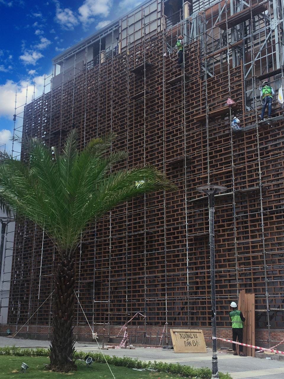 Ốp Chậu Hoa, Thanh Lam – Tòa nhà Viettel — ảnh 2