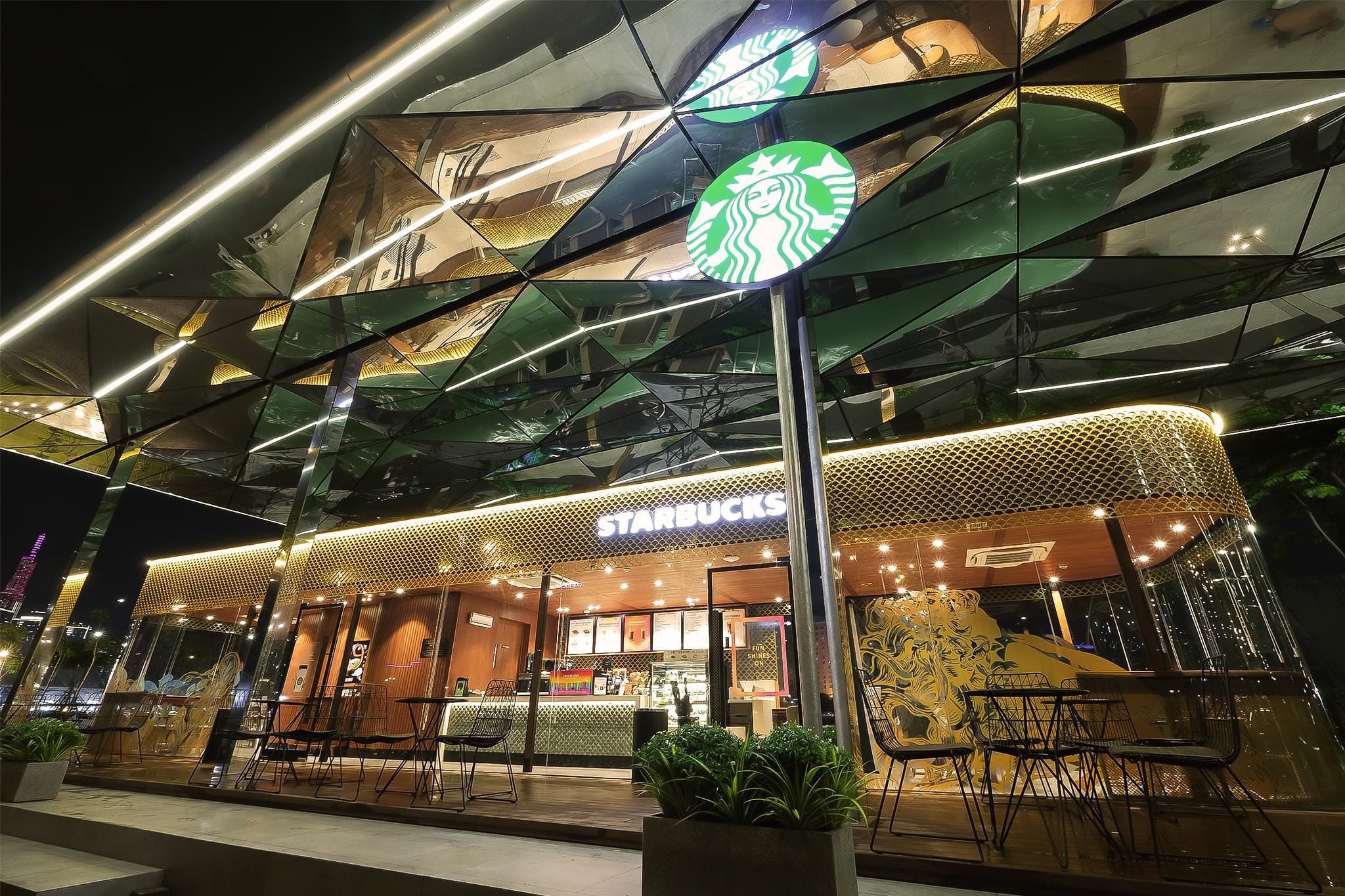 StarBucks Bến Tàu Thủ Thiêm — ảnh 2