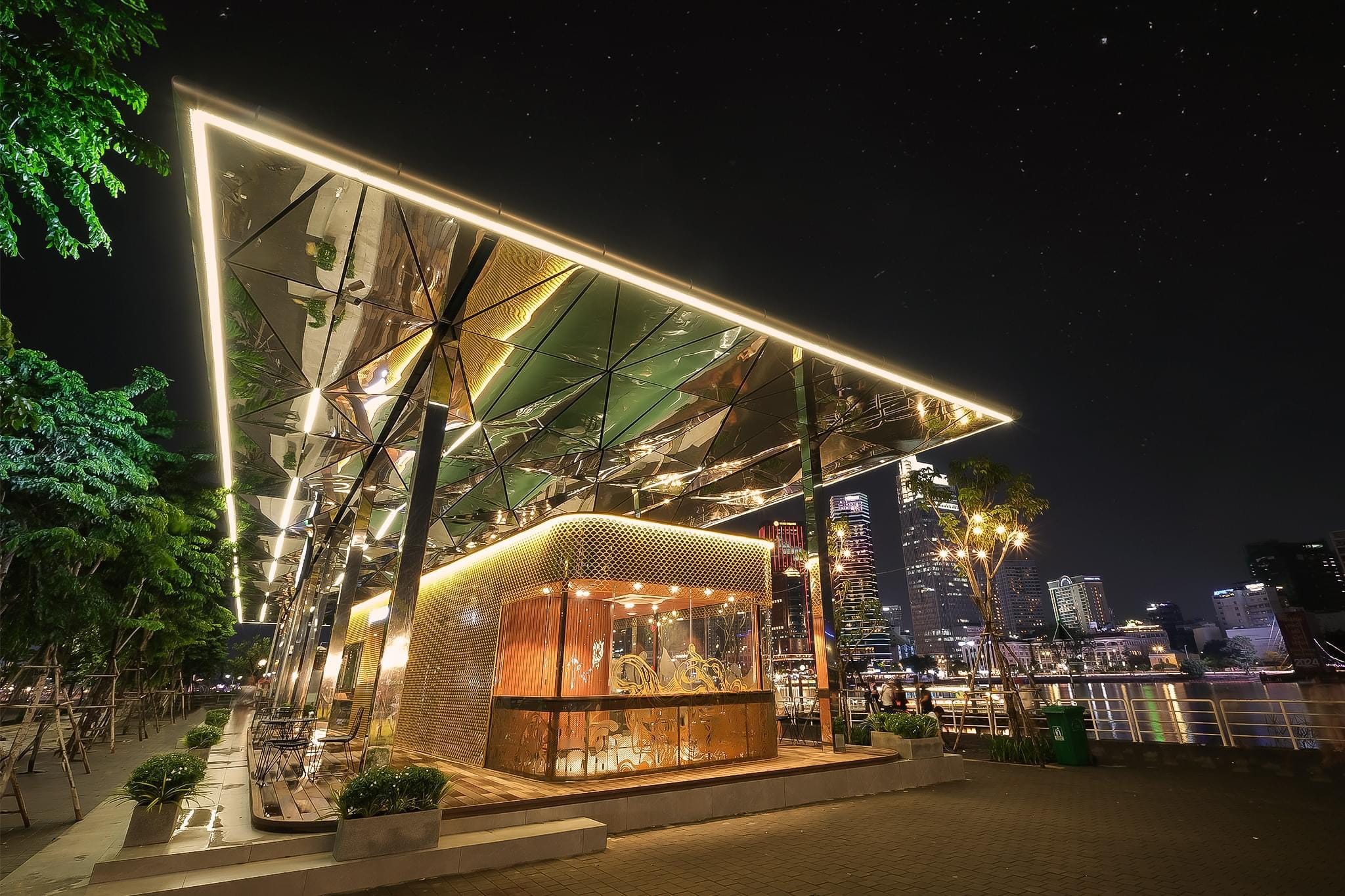 StarBucks Bến Tàu Thủ Thiêm — ảnh 4